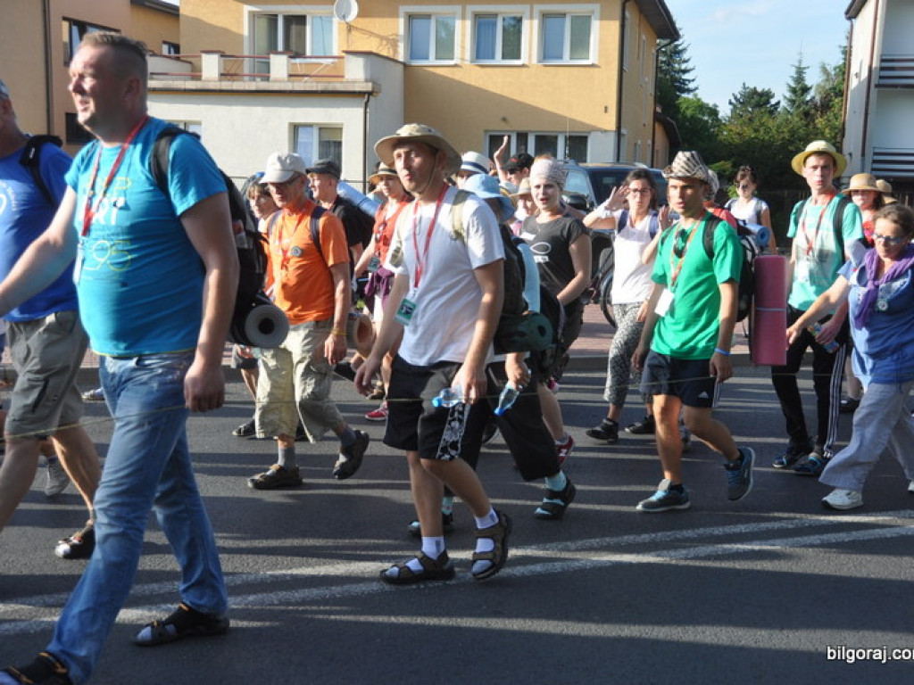 Pielgrzymi zawitali do Biłgoraja. Po raz 34. nasze Miasto jest przystankiem w drodze na Jasną Górę (FOTO)