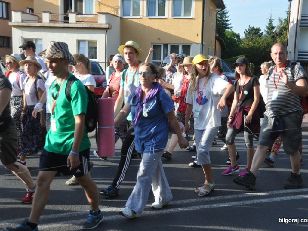 Pielgrzymi zawitali do Biłgoraja. Po raz 34. nasze Miasto jest przystankiem w drodze na Jasną Górę (FOTO)