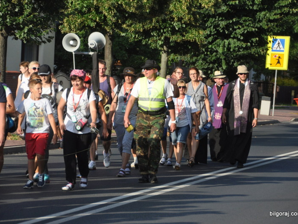 Pielgrzymi zawitali do Biłgoraja. Po raz 34. nasze Miasto jest przystankiem w drodze na Jasną Górę (FOTO)