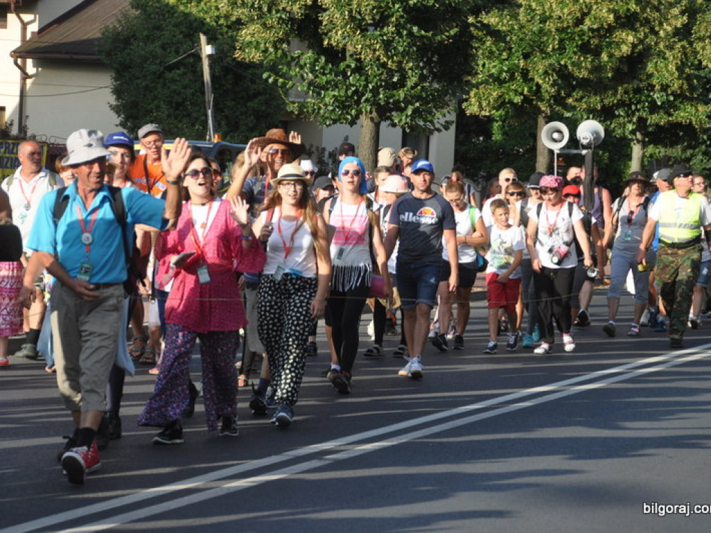 Pielgrzymi zawitali do Biłgoraja. Po raz 34. nasze Miasto jest przystankiem w drodze na Jasną Górę (FOTO)