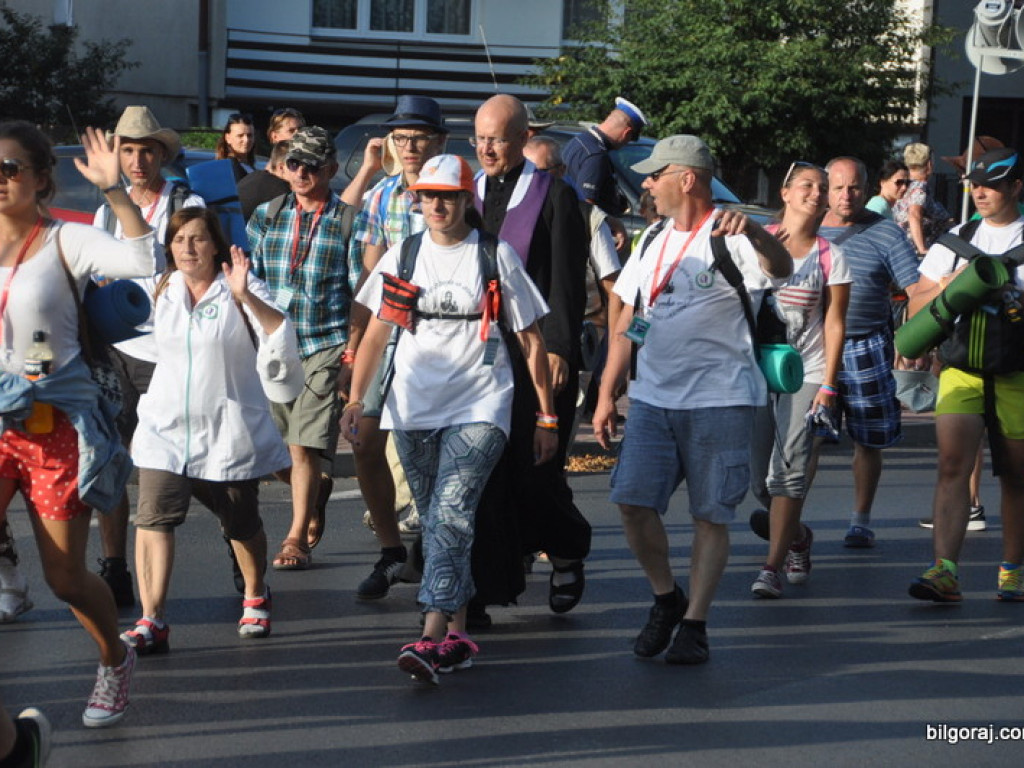 Pielgrzymi zawitali do Biłgoraja. Po raz 34. nasze Miasto jest przystankiem w drodze na Jasną Górę (FOTO)