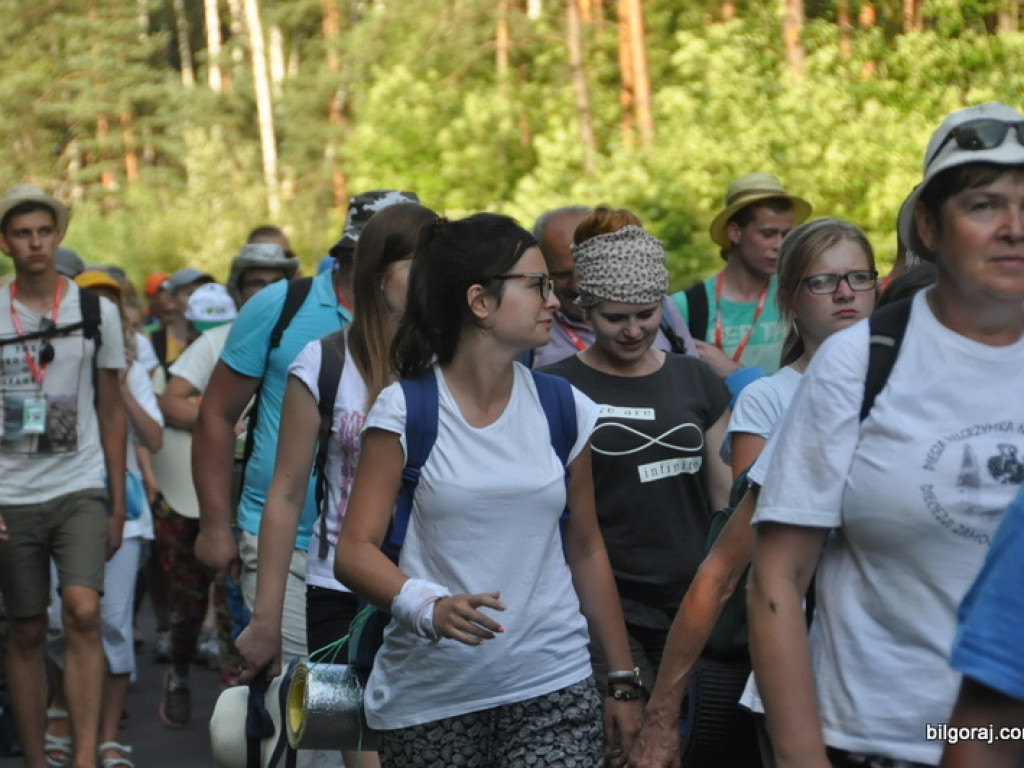 Pielgrzymi zawitali do Biłgoraja. Po raz 34. nasze Miasto jest przystankiem w drodze na Jasną Górę (FOTO)