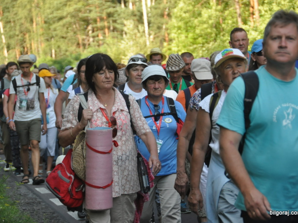 Pielgrzymi zawitali do Biłgoraja. Po raz 34. nasze Miasto jest przystankiem w drodze na Jasną Górę (FOTO)