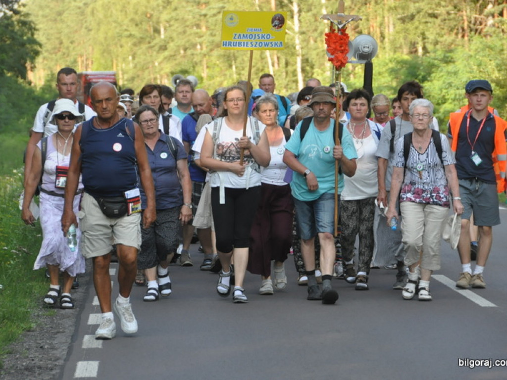 Pielgrzymi zawitali do Biłgoraja. Po raz 34. nasze Miasto jest przystankiem w drodze na Jasną Górę (FOTO)
