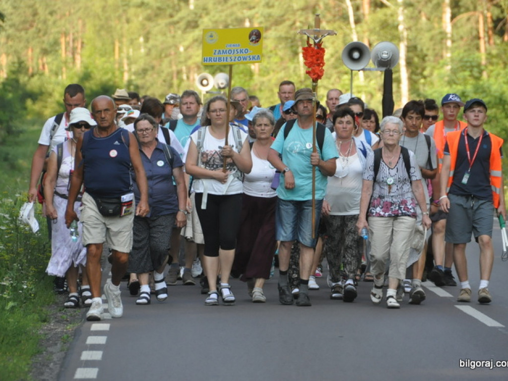 Pielgrzymi zawitali do Biłgoraja. Po raz 34. nasze Miasto jest przystankiem w drodze na Jasną Górę (FOTO)