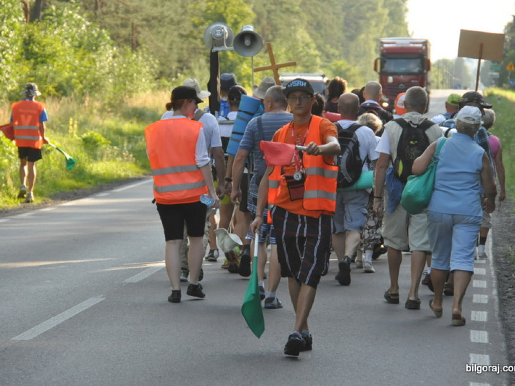 Pielgrzymi zawitali do Biłgoraja. Po raz 34. nasze Miasto jest przystankiem w drodze na Jasną Górę (FOTO)