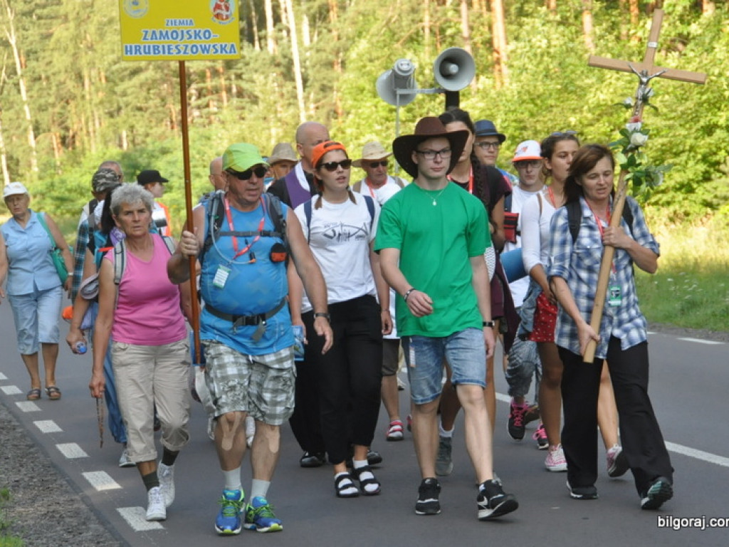Pielgrzymi zawitali do Biłgoraja. Po raz 34. nasze Miasto jest przystankiem w drodze na Jasną Górę (FOTO)