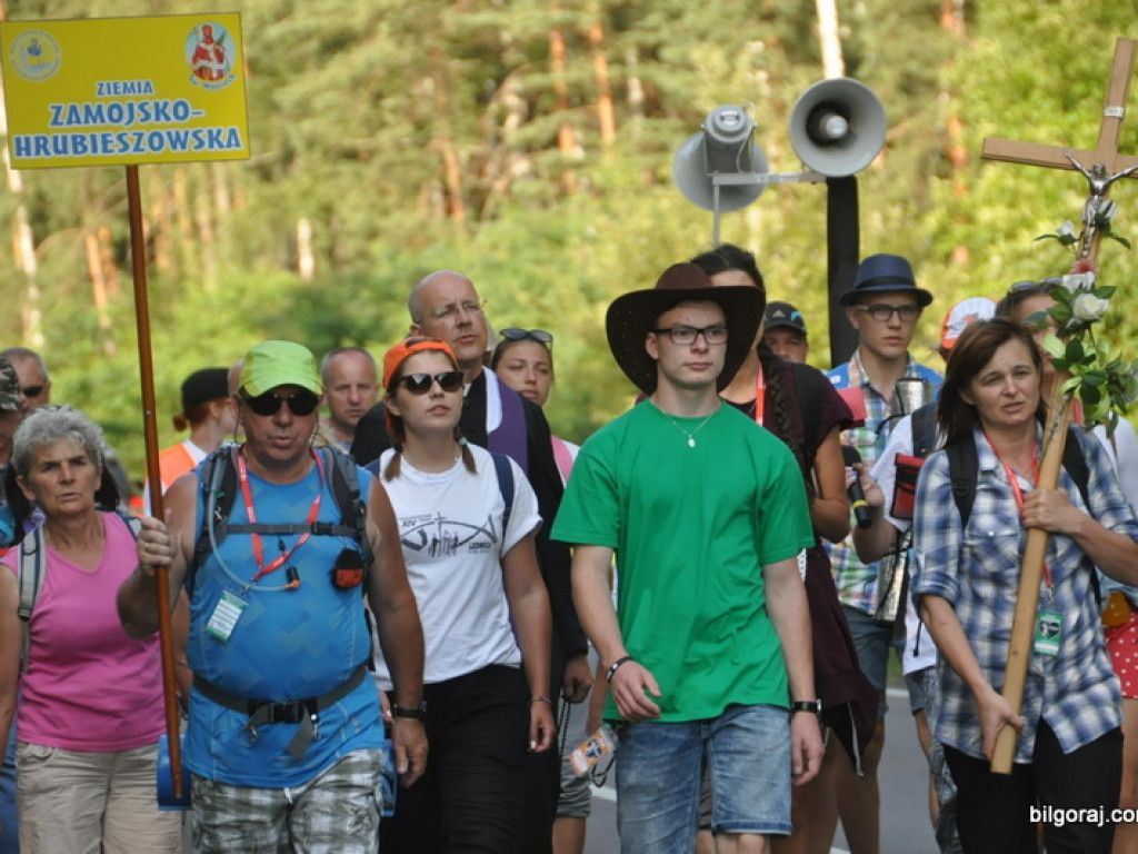 Pielgrzymi zawitali do Biłgoraja. Po raz 34. nasze Miasto jest przystankiem w drodze na Jasną Górę (FOTO)