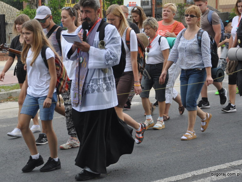 Pielgrzymi z Biłgoraja wyruszyli na pątniczy szlak do Czarnej Madonny (FOTO)