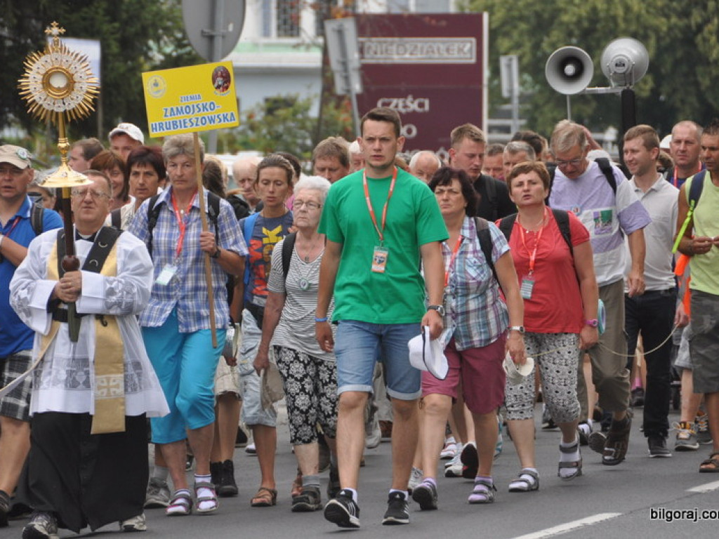Pielgrzymi z Biłgoraja wyruszyli na pątniczy szlak do Czarnej Madonny (FOTO)