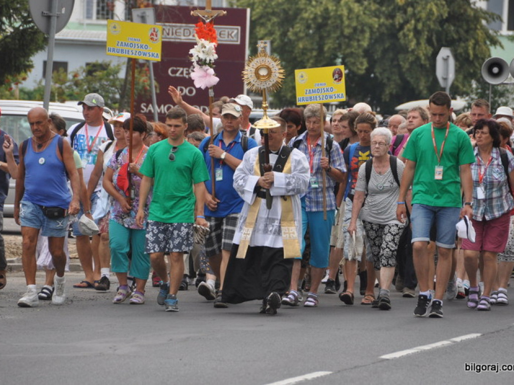 Pielgrzymi z Biłgoraja wyruszyli na pątniczy szlak do Czarnej Madonny (FOTO)