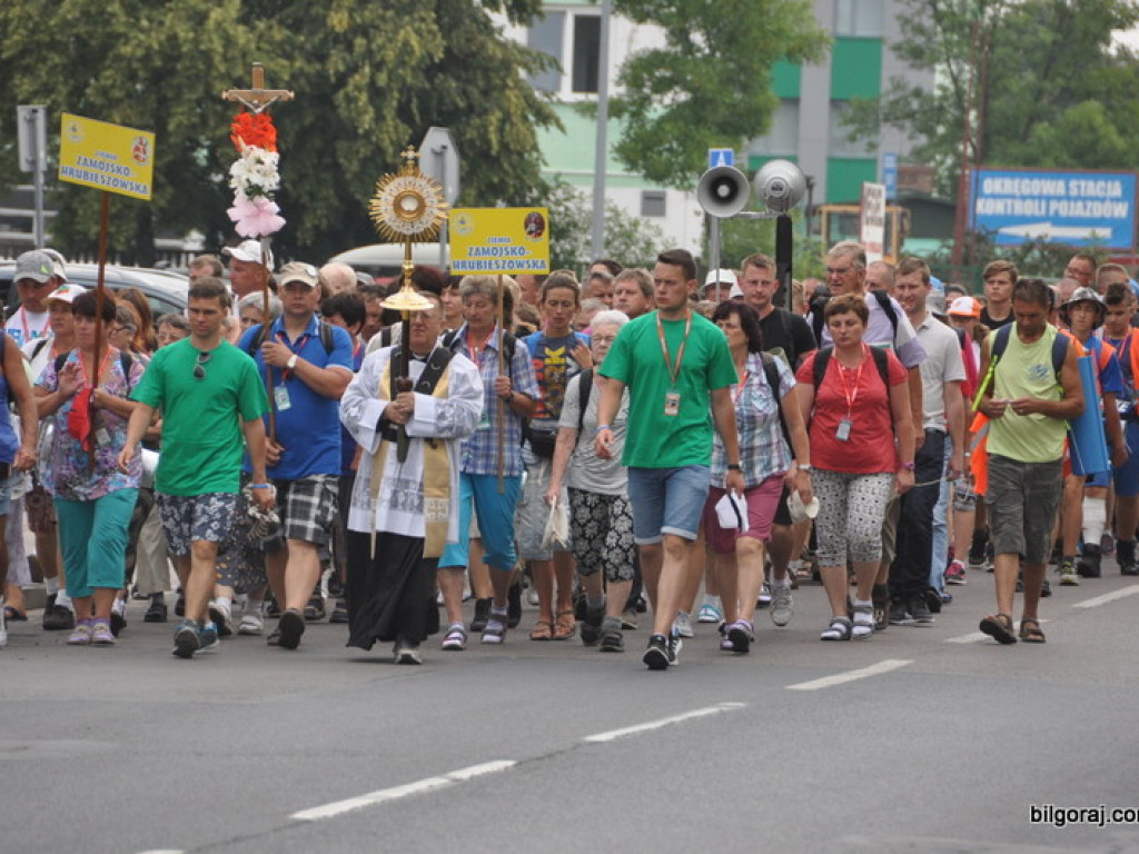 Pielgrzymi z Biłgoraja wyruszyli na pątniczy szlak do Czarnej Madonny (FOTO)