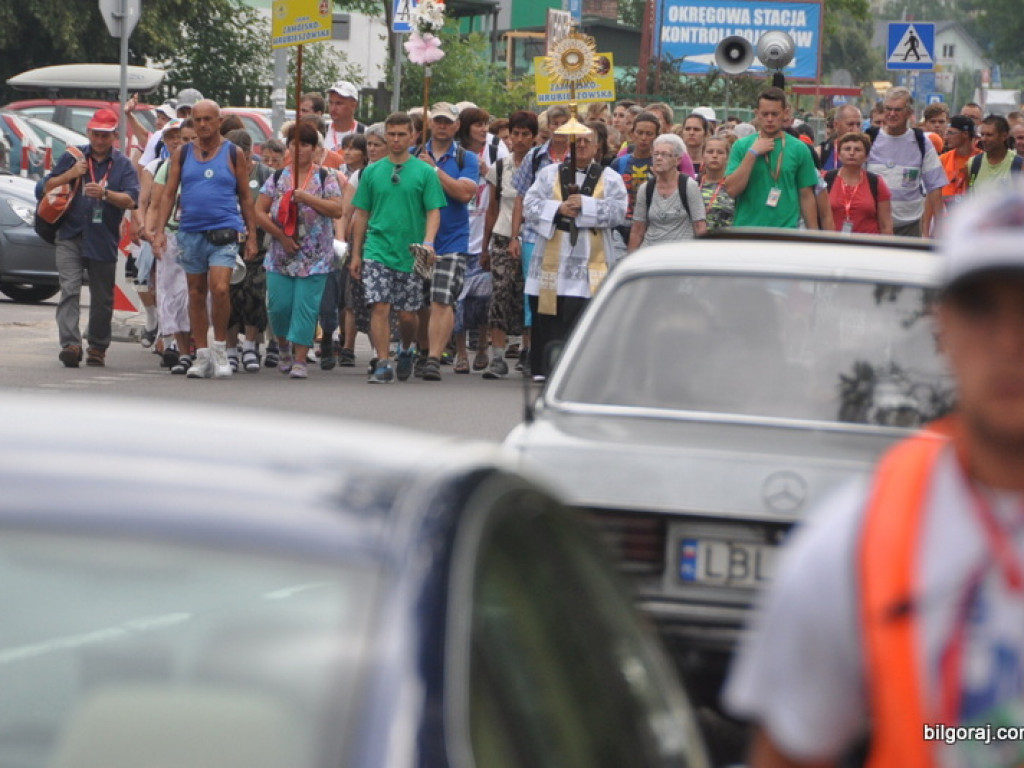 Pielgrzymi z Biłgoraja wyruszyli na pątniczy szlak do Czarnej Madonny (FOTO)