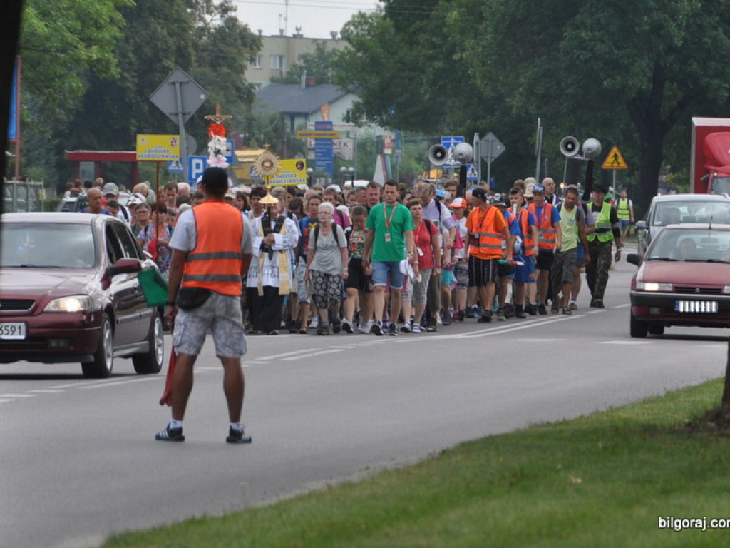 Pielgrzymi z Biłgoraja wyruszyli na pątniczy szlak do Czarnej Madonny (FOTO)