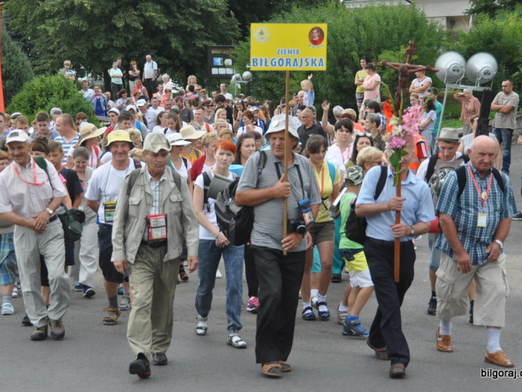 Pielgrzymi z Biłgoraja wyruszyli na pątniczy szlak do Czarnej Madonny (FOTO)