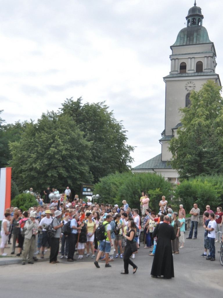 Pielgrzymi z Biłgoraja wyruszyli na pątniczy szlak do Czarnej Madonny (FOTO)