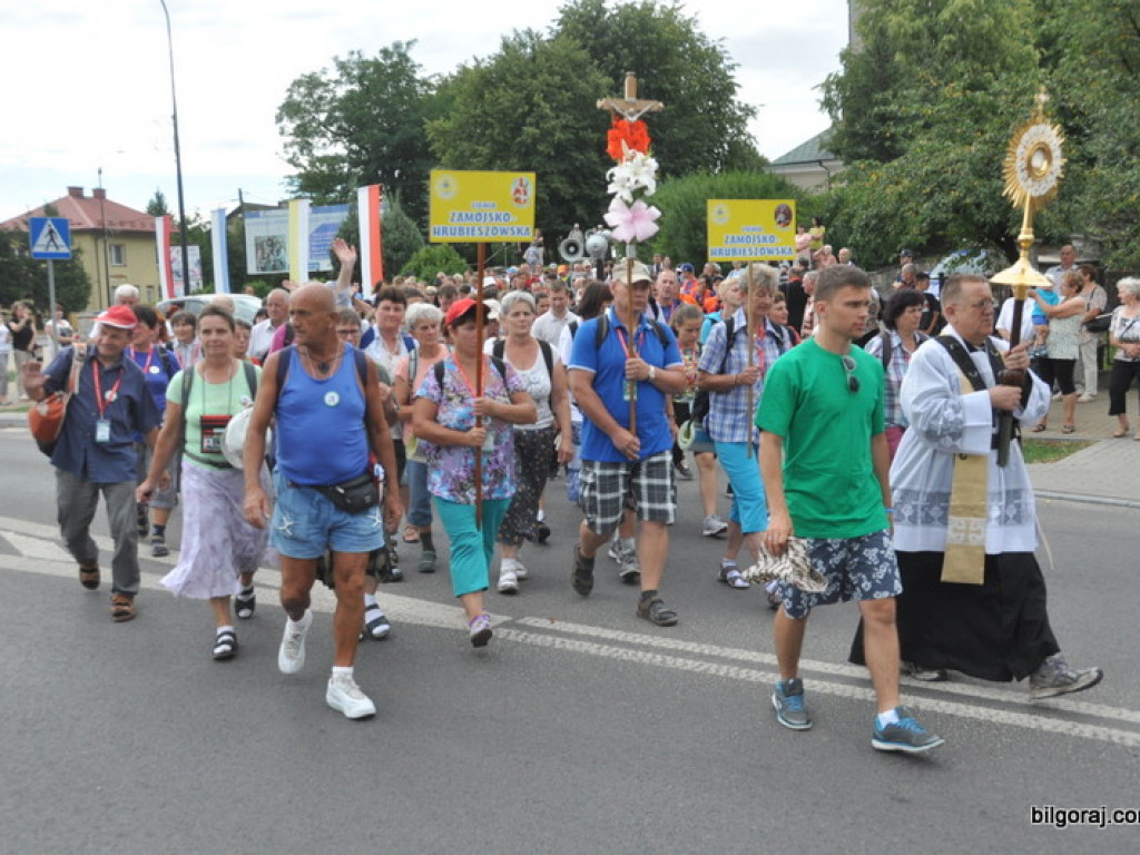 Pielgrzymi z Biłgoraja wyruszyli na pątniczy szlak do Czarnej Madonny (FOTO)