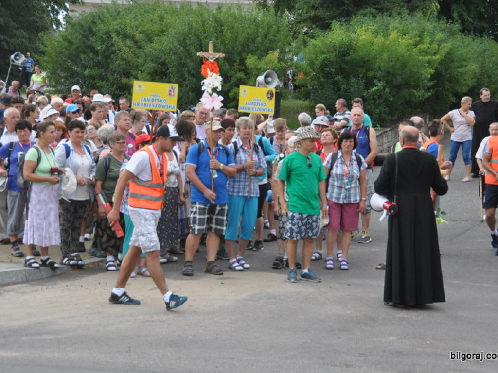 Pielgrzymi z Biłgoraja wyruszyli na pątniczy szlak do Czarnej Madonny (FOTO)
