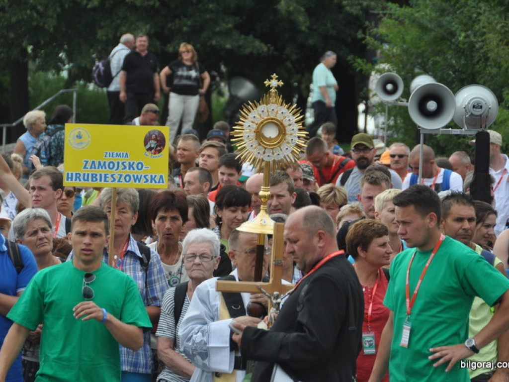 Pielgrzymi z Biłgoraja wyruszyli na pątniczy szlak do Czarnej Madonny (FOTO)