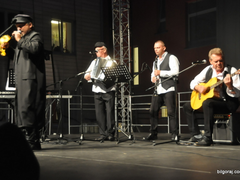 Muzyka i taniec sąsiadów (FOTO)
