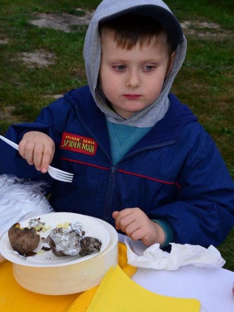 8. Rodzinne piecznie ziemniaków w Gromadzie (FOTO)