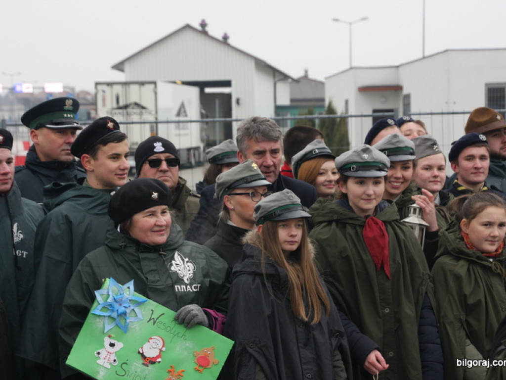 Światło z Betlejem w rękach naszych harcerzy (FOTO)