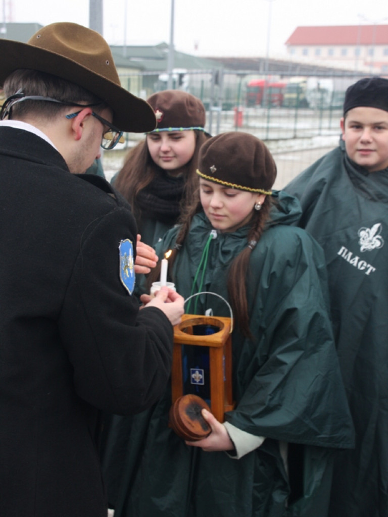 Światło z Betlejem w rękach naszych harcerzy (FOTO)