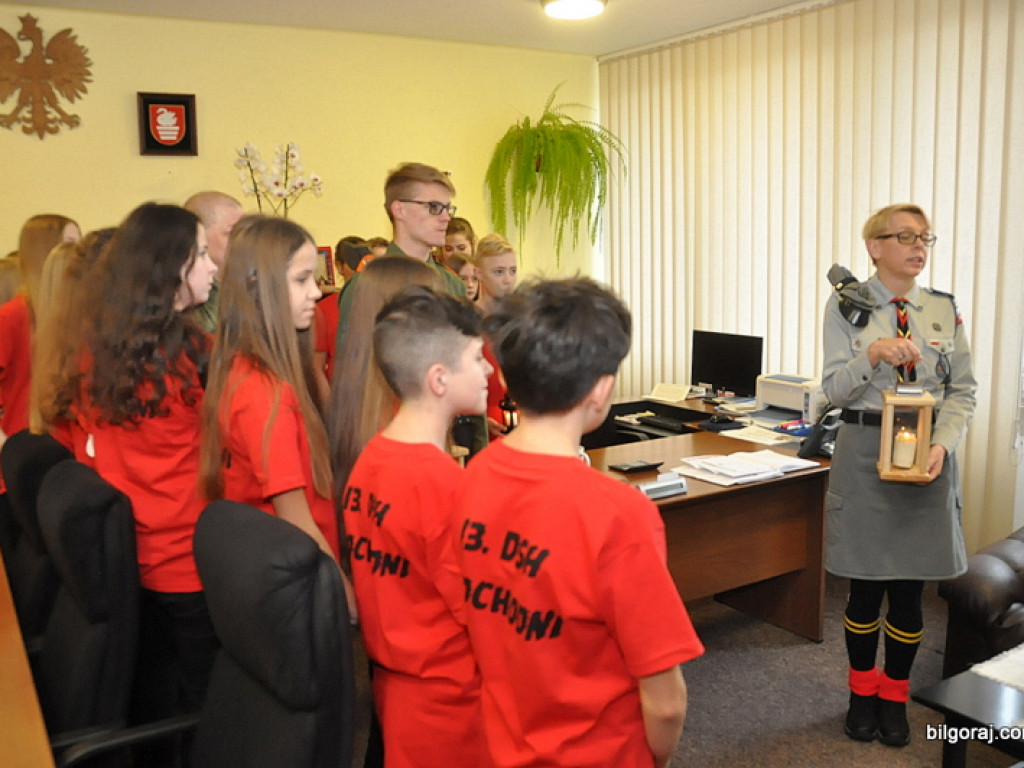Harcerze przekazali Światełko Pokoju Burmistrzowi Biłgoraja (FOTO)