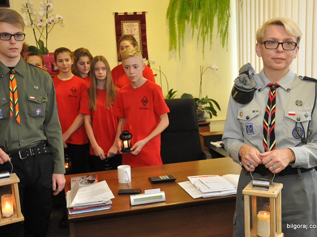 Harcerze przekazali Światełko Pokoju Burmistrzowi Biłgoraja (FOTO)