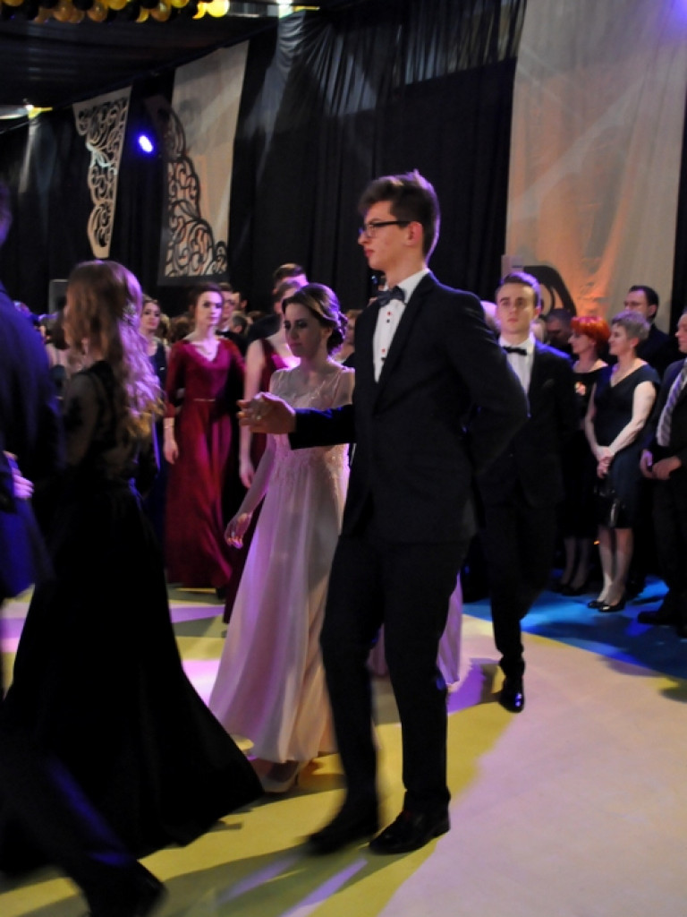 Bal studniówkowy w LO im. ONZ w Biłgoraju (FOTO, VIDEO)