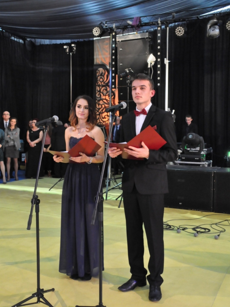 Bal studniówkowy w LO im. ONZ w Biłgoraju (FOTO, VIDEO)