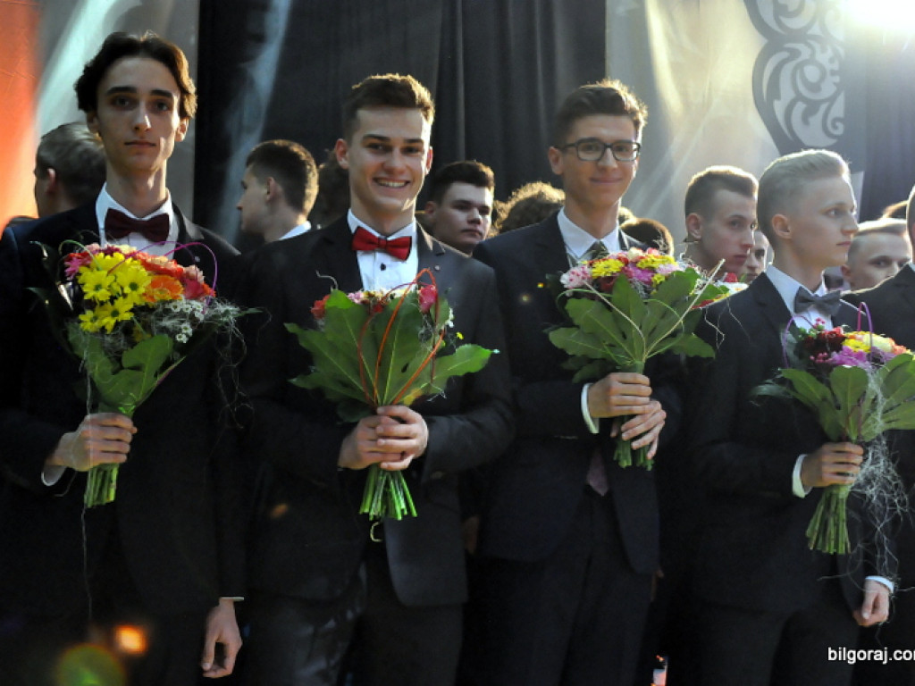 Bal studniówkowy w LO im. ONZ w Biłgoraju (FOTO, VIDEO)