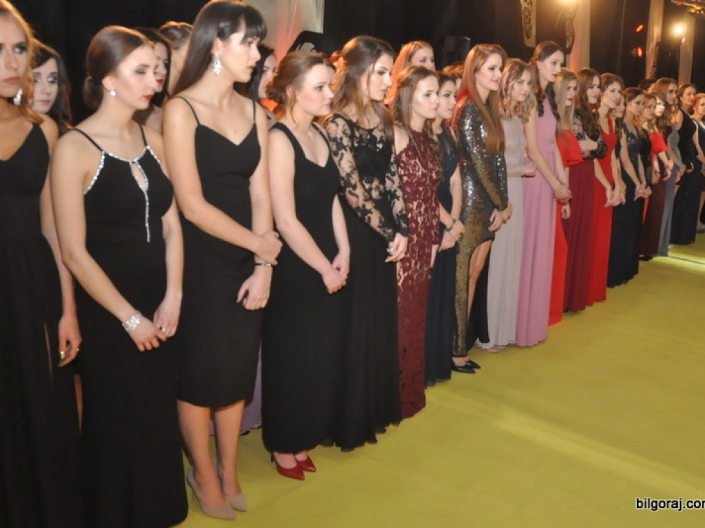 Bal studniówkowy w LO im. ONZ w Biłgoraju (FOTO, VIDEO)