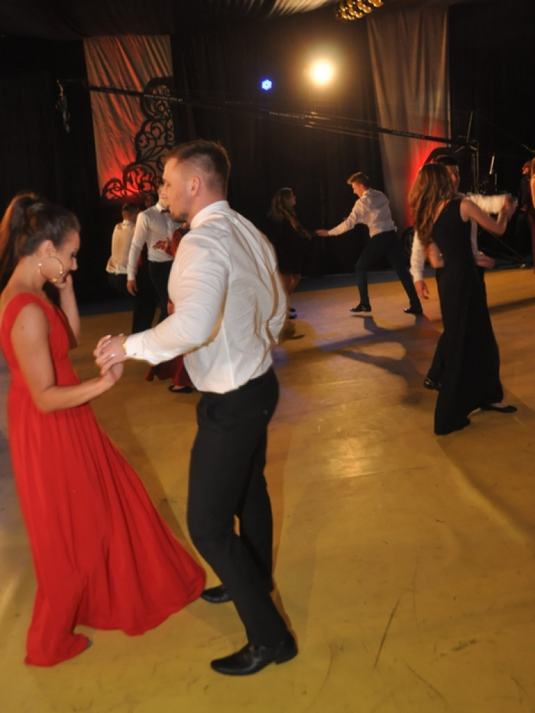 Bal studniówkowy w LO im. ONZ w Biłgoraju (FOTO, VIDEO)