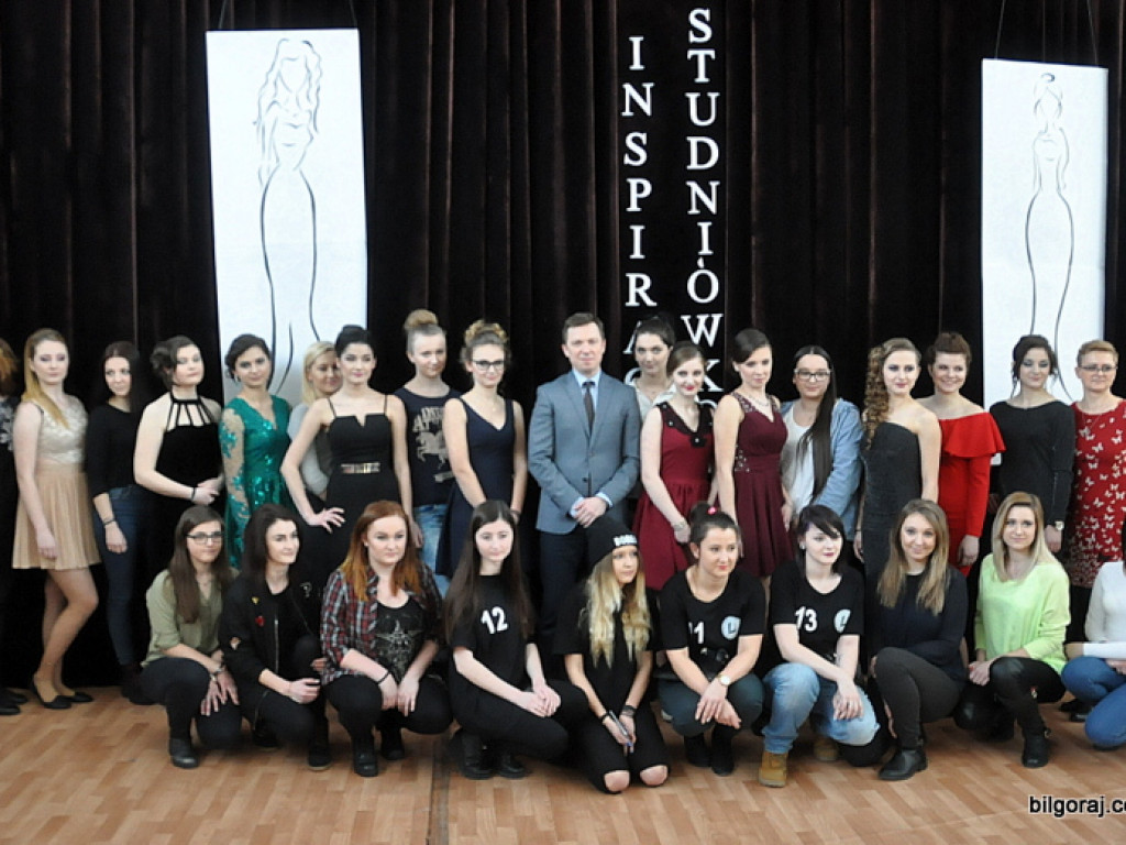Inspiracje studniówkowe w ZSZiO w Biłgoraju, czyli jak podkreślić kobiece piękno (FOTO, VIDEO)