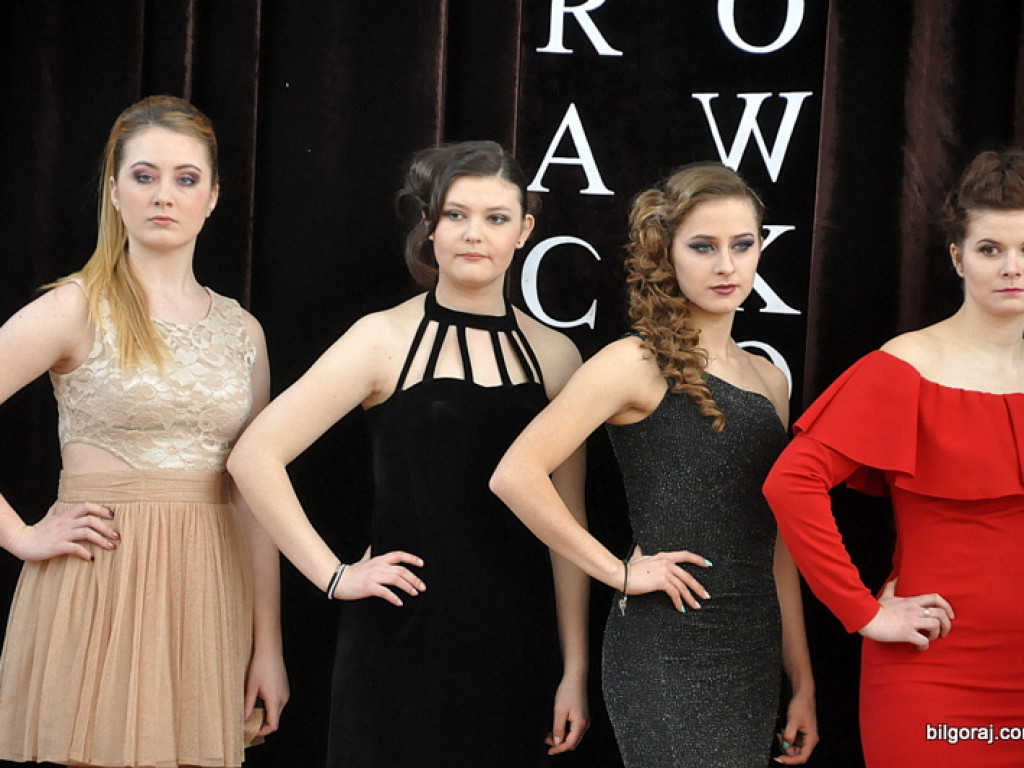 Inspiracje studniówkowe w ZSZiO w Biłgoraju, czyli jak podkreślić kobiece piękno (FOTO, VIDEO)