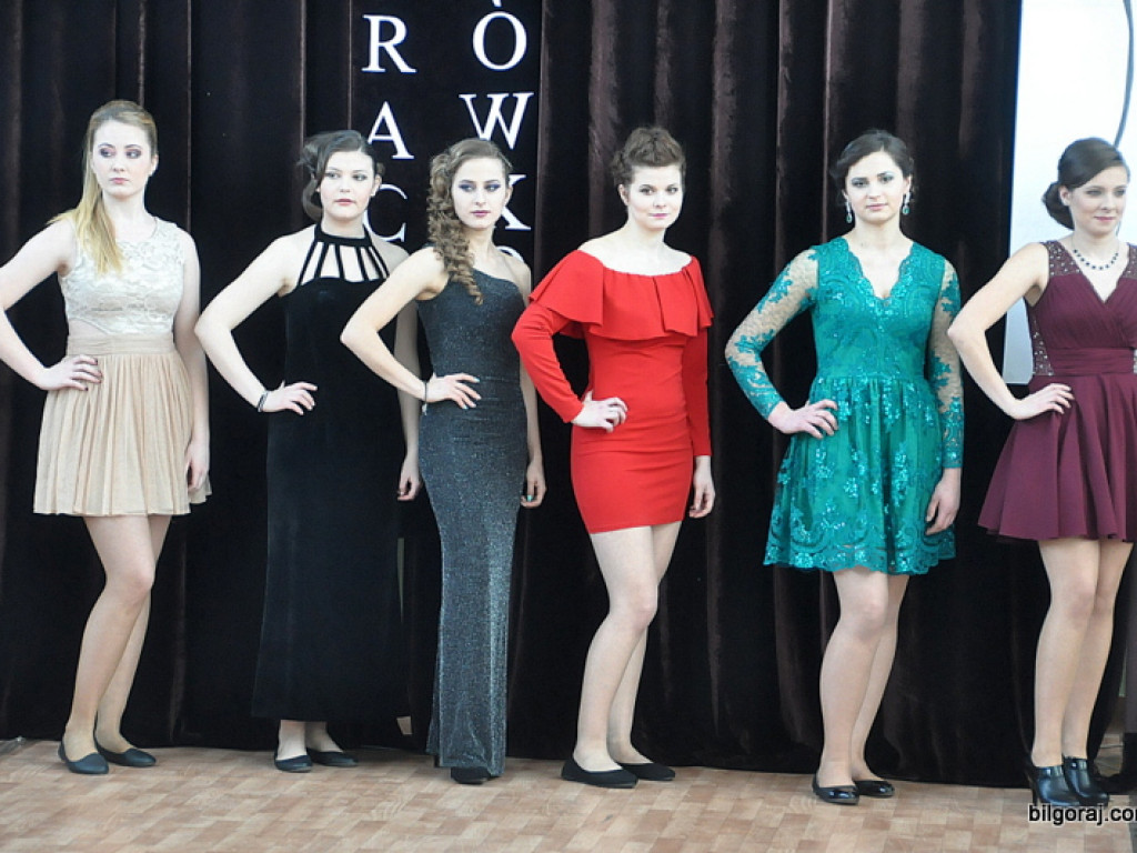 Inspiracje studniówkowe w ZSZiO w Biłgoraju, czyli jak podkreślić kobiece piękno (FOTO, VIDEO)
