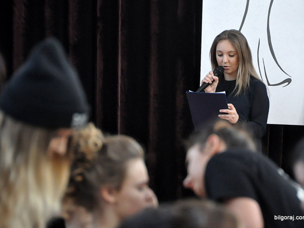 Inspiracje studniówkowe w ZSZiO w Biłgoraju, czyli jak podkreślić kobiece piękno (FOTO, VIDEO)
