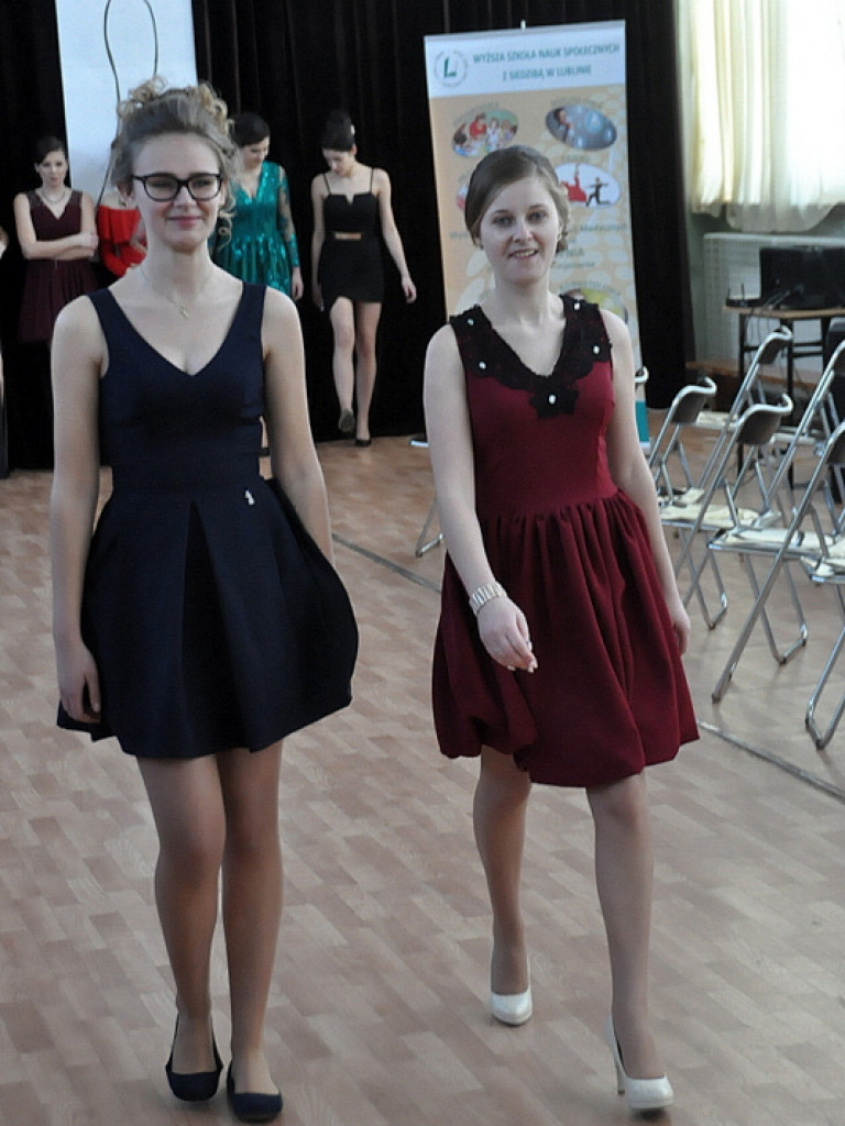 Inspiracje studniówkowe w ZSZiO w Biłgoraju, czyli jak podkreślić kobiece piękno (FOTO, VIDEO)