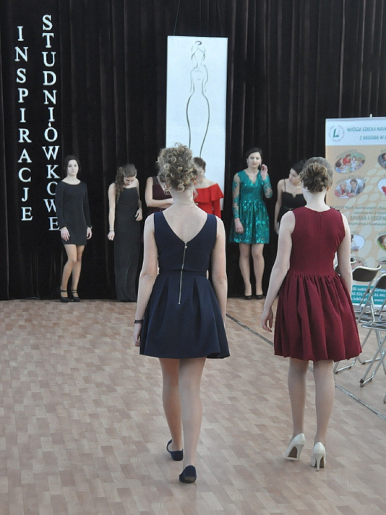 Inspiracje studniówkowe w ZSZiO w Biłgoraju, czyli jak podkreślić kobiece piękno (FOTO, VIDEO)