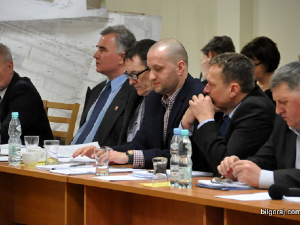Nie będzie łączenia szkół. Radni zdecydowali o wygaszaniu gimnazjów