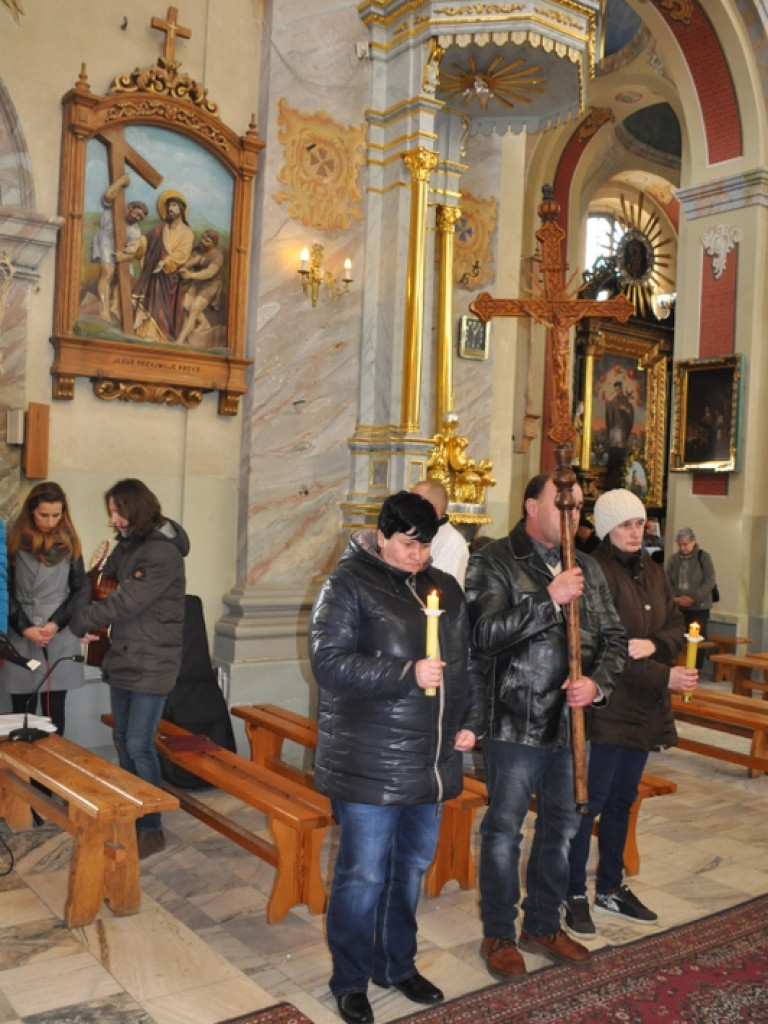 Droga Krzyżowa osób niepełnosprawnych (FOTO)