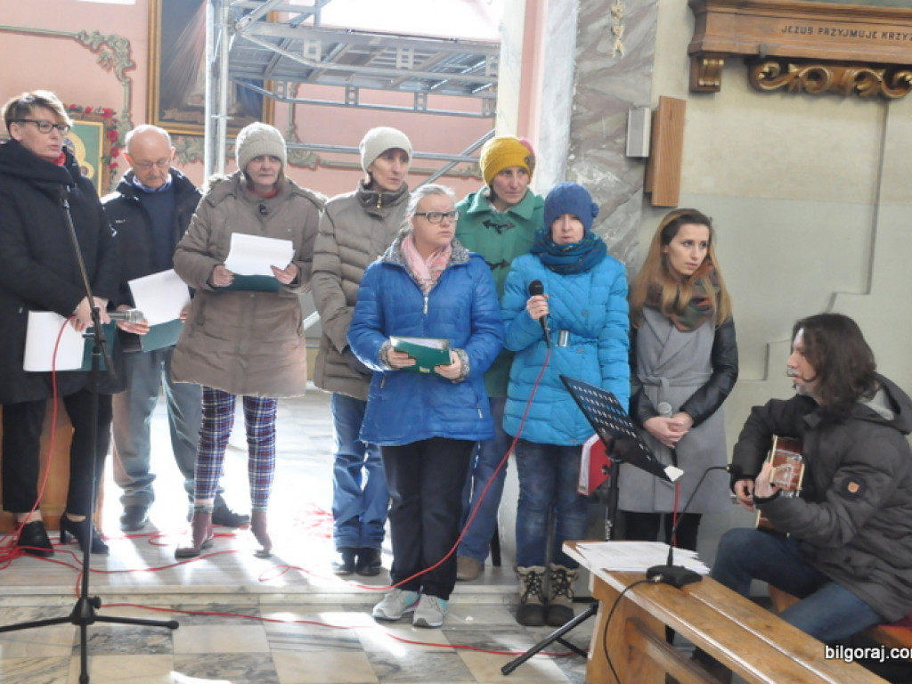 Droga Krzyżowa osób niepełnosprawnych (FOTO)