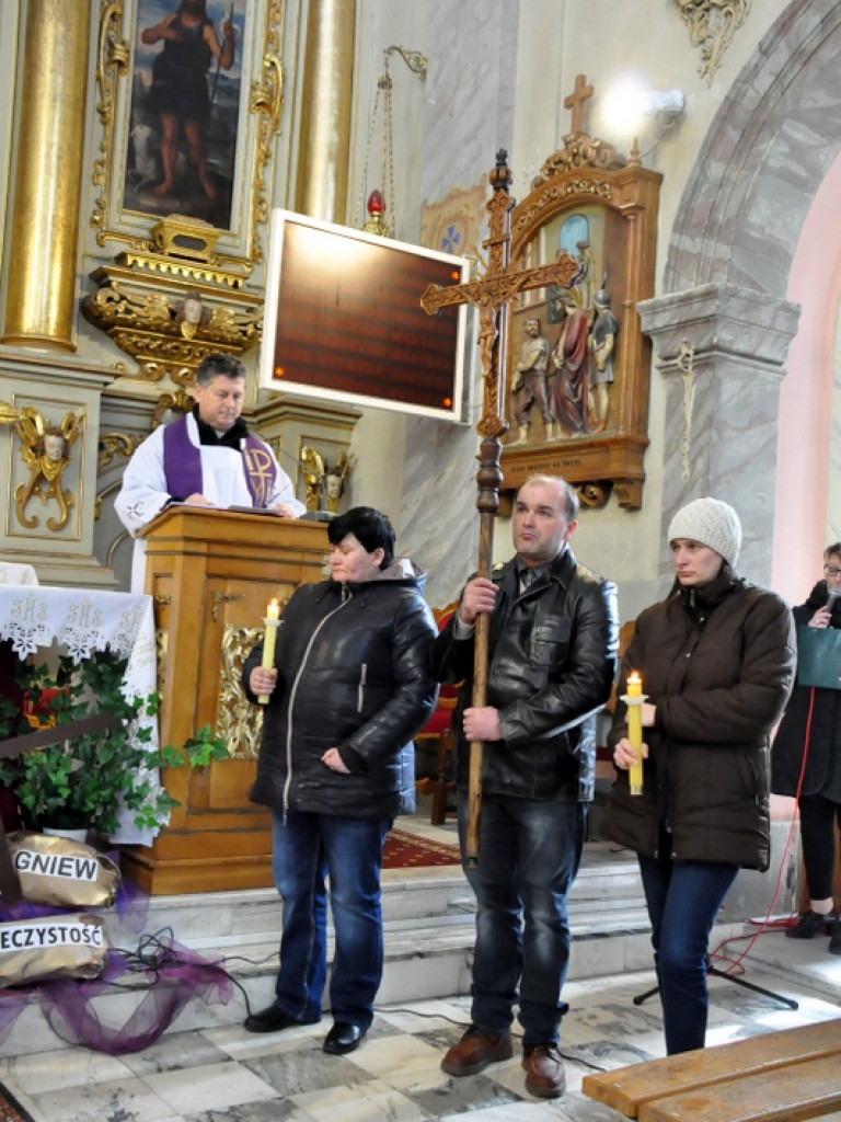 Droga Krzyżowa osób niepełnosprawnych (FOTO)