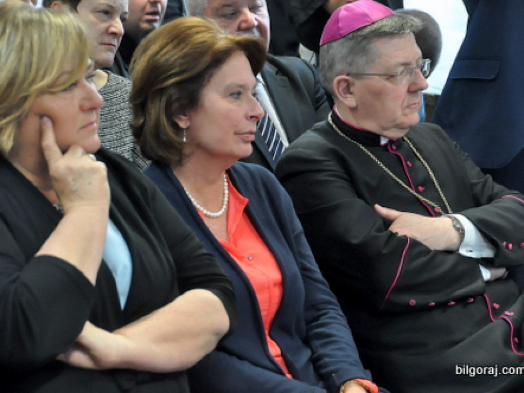 Biskup, wicemarszałek Sejmu i prezydentowa na świątecznym spotkaniu z niepełnosprawnymi (FOTO)