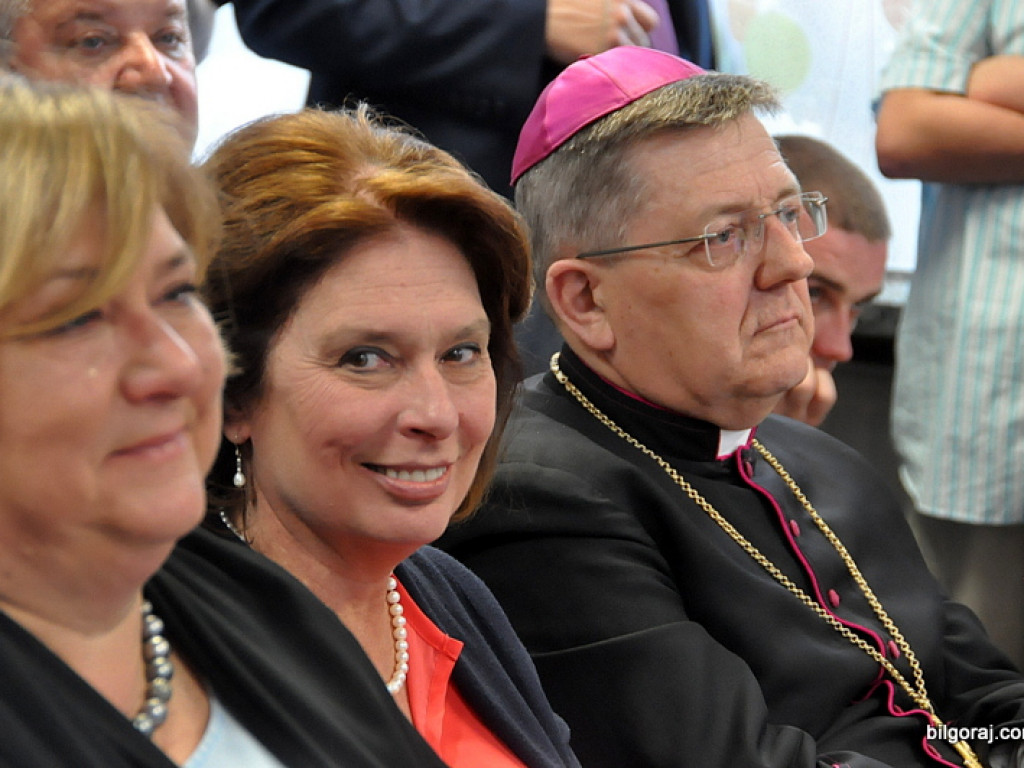 Biskup, wicemarszałek Sejmu i prezydentowa na świątecznym spotkaniu z niepełnosprawnymi (FOTO)
