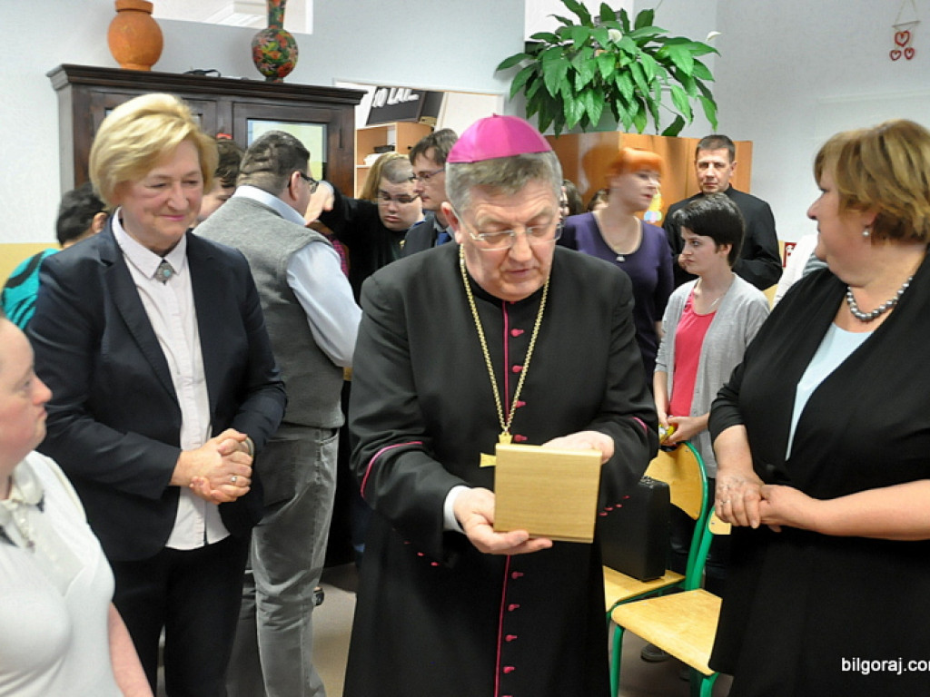 Biskup, wicemarszałek Sejmu i prezydentowa na świątecznym spotkaniu z niepełnosprawnymi (FOTO)