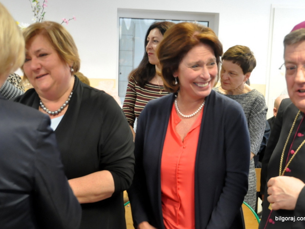 Biskup, wicemarszałek Sejmu i prezydentowa na świątecznym spotkaniu z niepełnosprawnymi (FOTO)