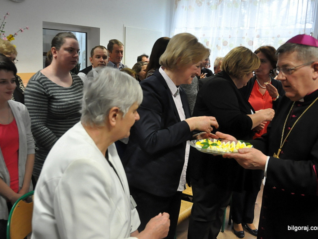 Biskup, wicemarszałek Sejmu i prezydentowa na świątecznym spotkaniu z niepełnosprawnymi (FOTO)