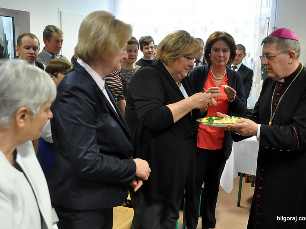 Biskup, wicemarszałek Sejmu i prezydentowa na świątecznym spotkaniu z niepełnosprawnymi (FOTO)
